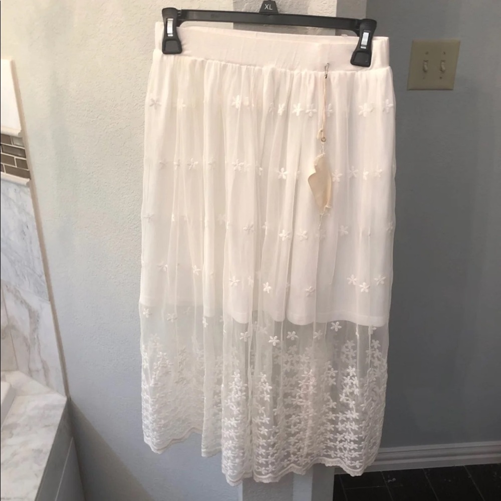 New white lace skirt